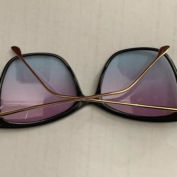 Sunglasses - Picture 3 of 4